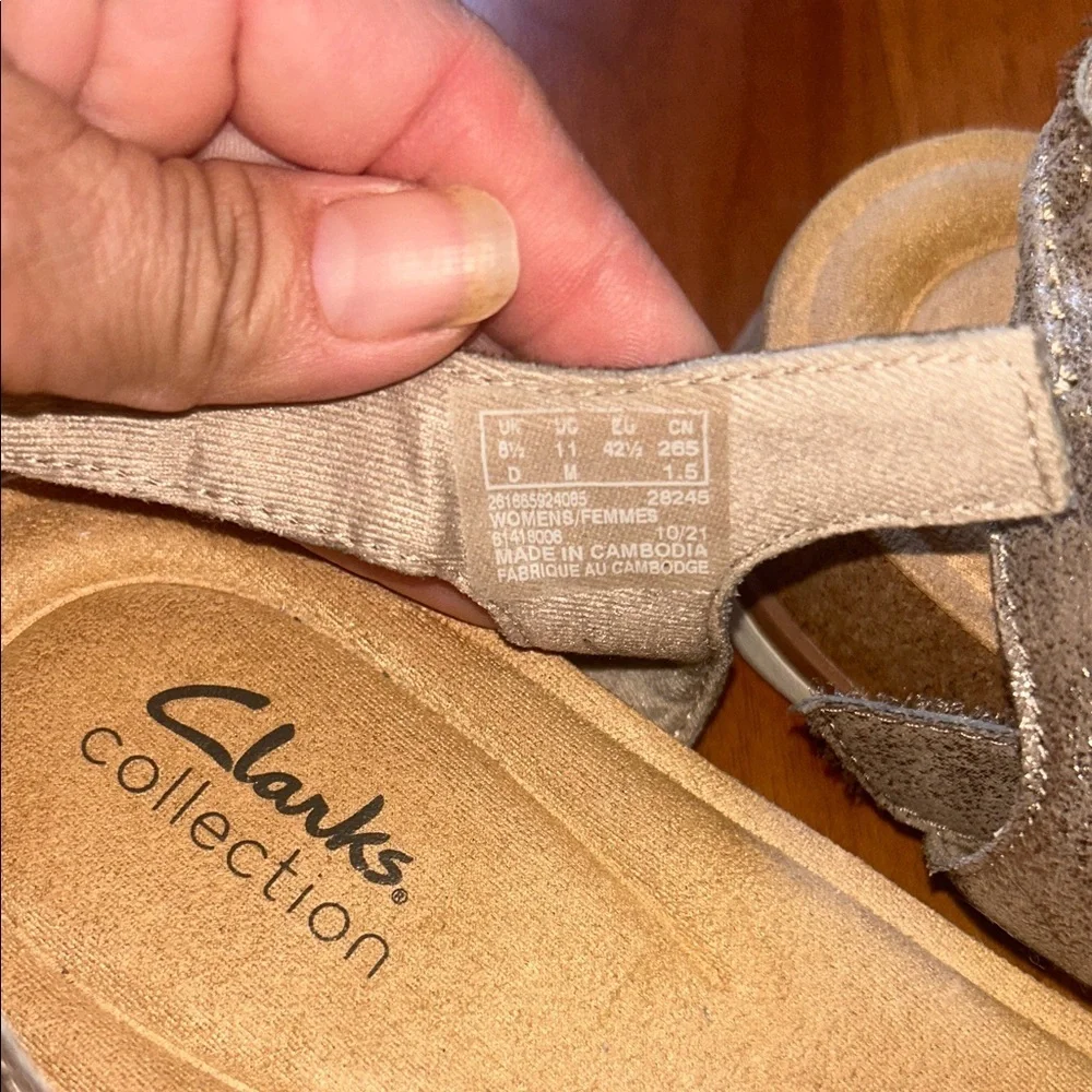 Clarks Women's Metallic Cross-Strap Sandals - Picture 9 of 9